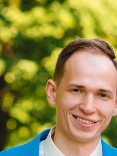 репетитор Максим Сергеевич Ануров